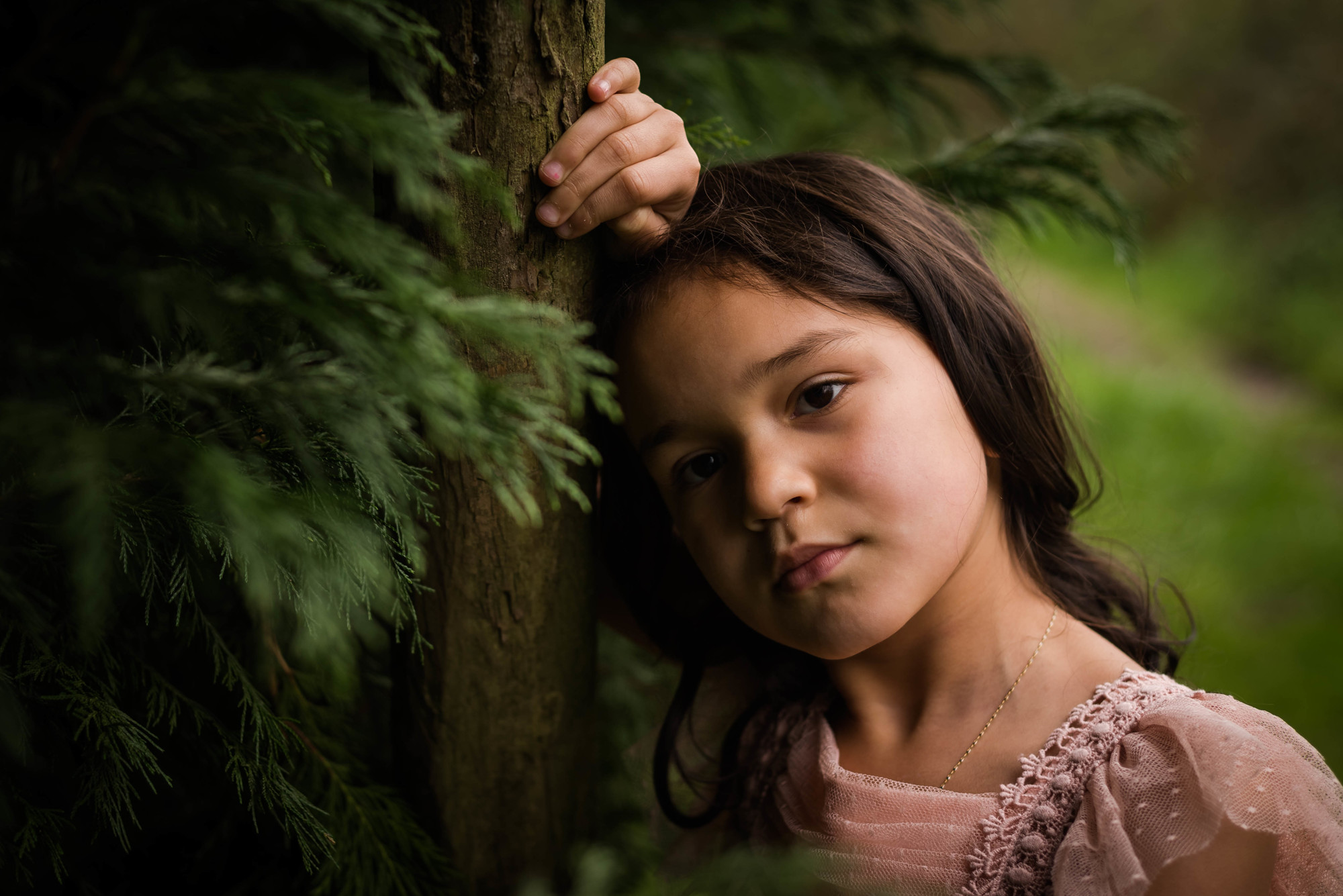 Ni&ntilde;a en el bosque